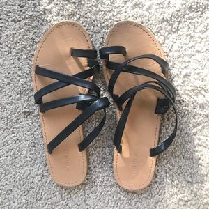 Black Criss Cross Toe Sandals
